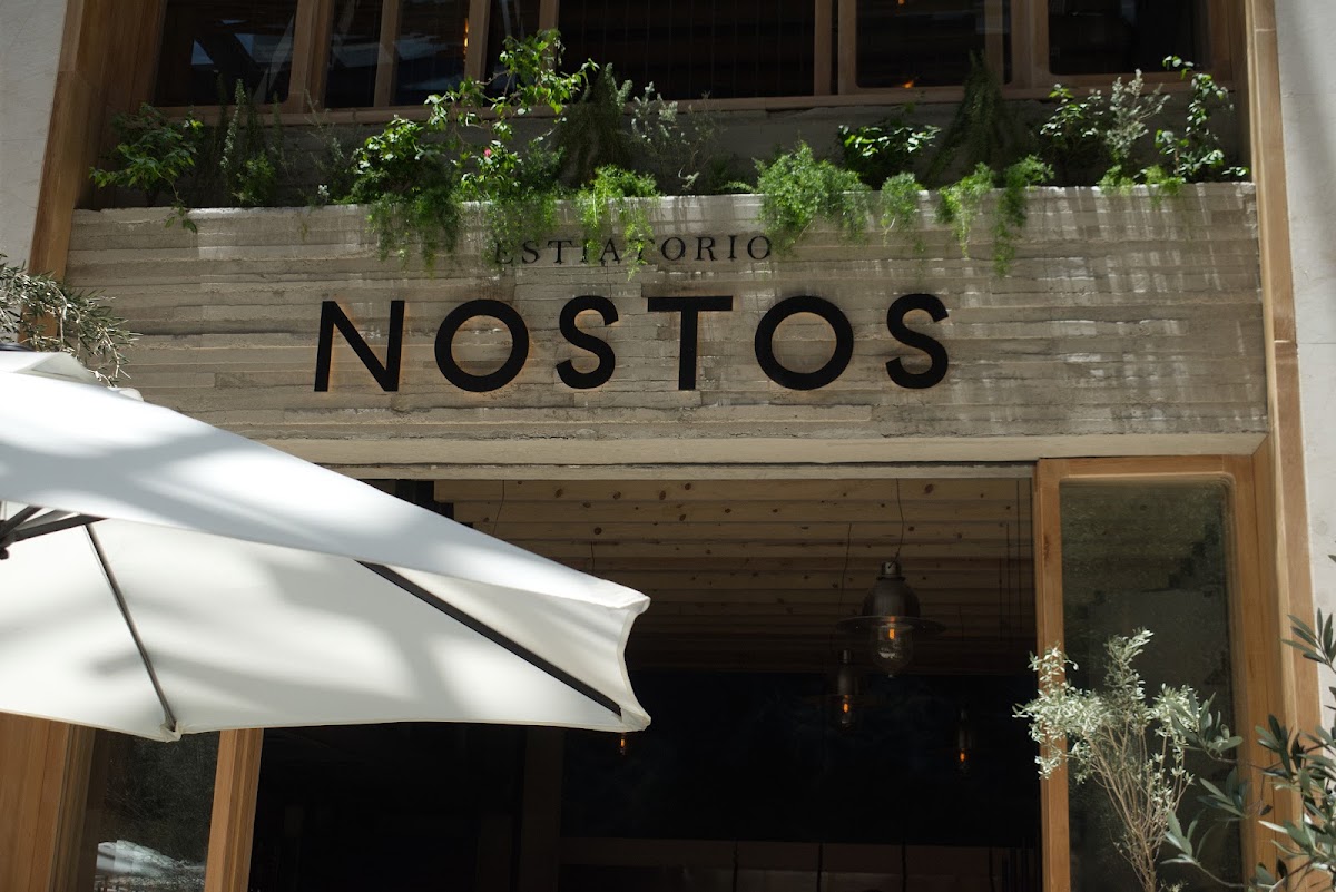 Nostos 1220m2 Midtown, Guadalajara: Iluminación integrada al espacio