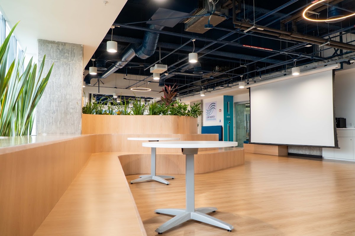 Estela 1250m2 Reforma, Cdmx: Instalaciones y acabados